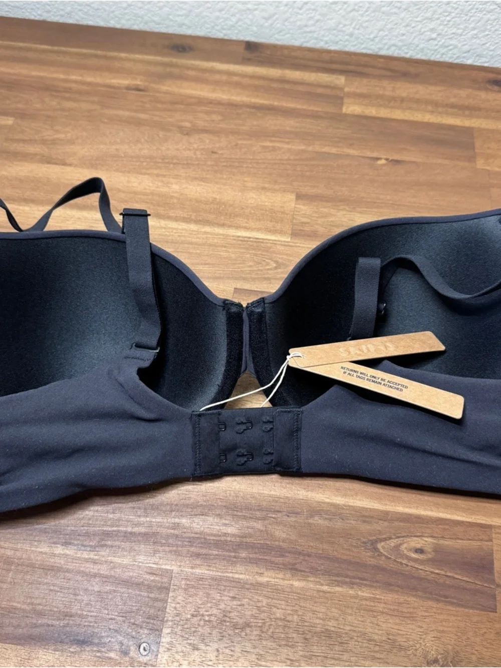 SKIMS Fits Everybody T-Shirt Bra Black Onyx - Picture 5 of 9
